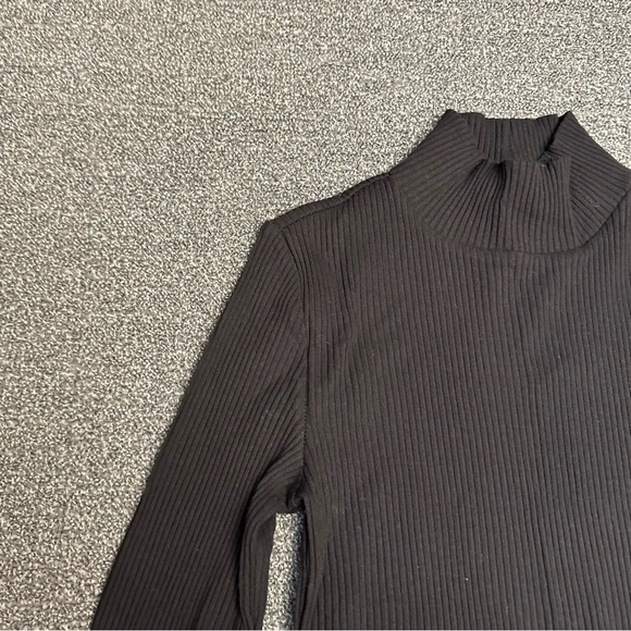 GAP Long Sleeve Heavy Ribbed T-Shirt in Black - Picture 3 of 10